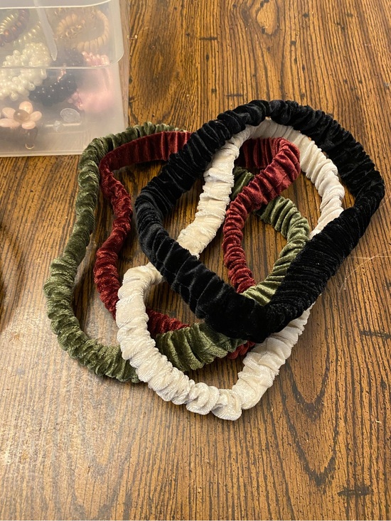 Lot of 112 hair accessories- some vintage, most NWOT main image 6